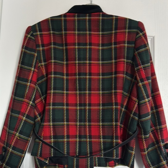 Kasper vintage Plaid Red and Green Women's Jacket. Ptp 20” lenght 22.5” … - Picture 8 of 9